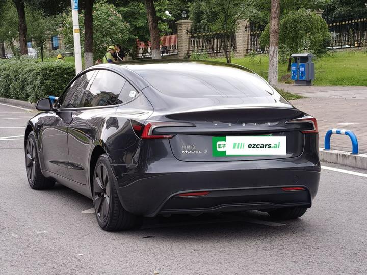 Model 3 2023 RWD photo 4
