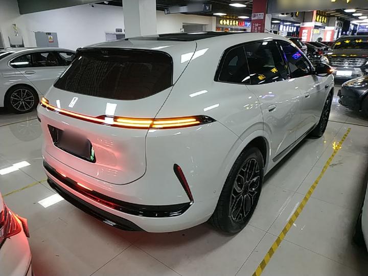 07L 2027 Max+ EV photo 4