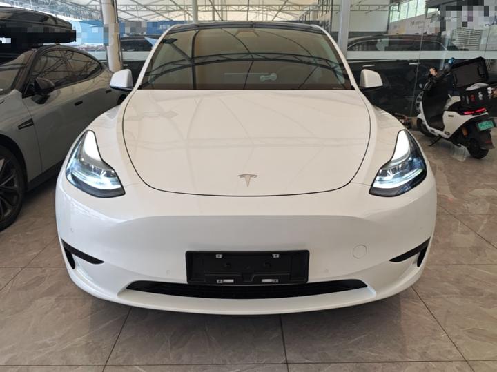 Model Y 2022 Facelift RWD photo 2