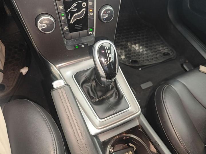 V40 2015 1.6T photo 8