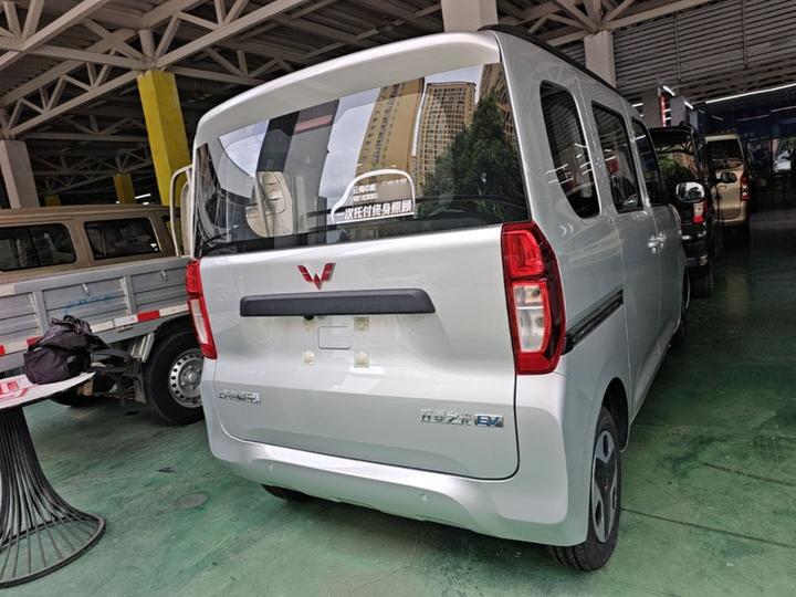 Wuling Zhiguang EV 2025 305km Progressive photo 3
