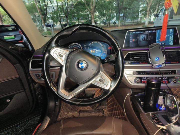 7 Series 2018 730Li Leading Excellence photo 7