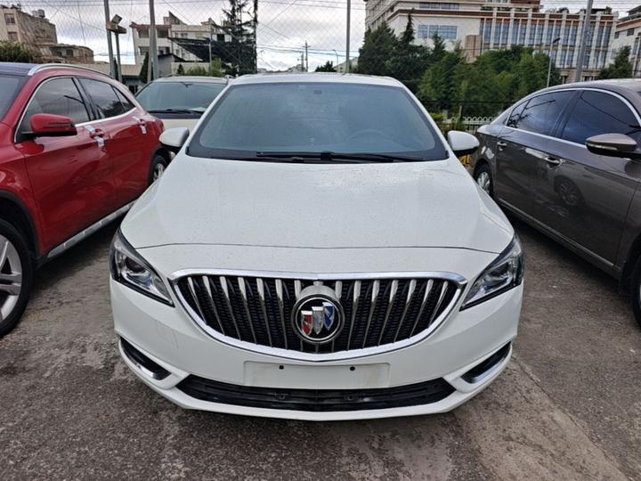 Verano 2015 Sedan 20T DCT Leading photo 2