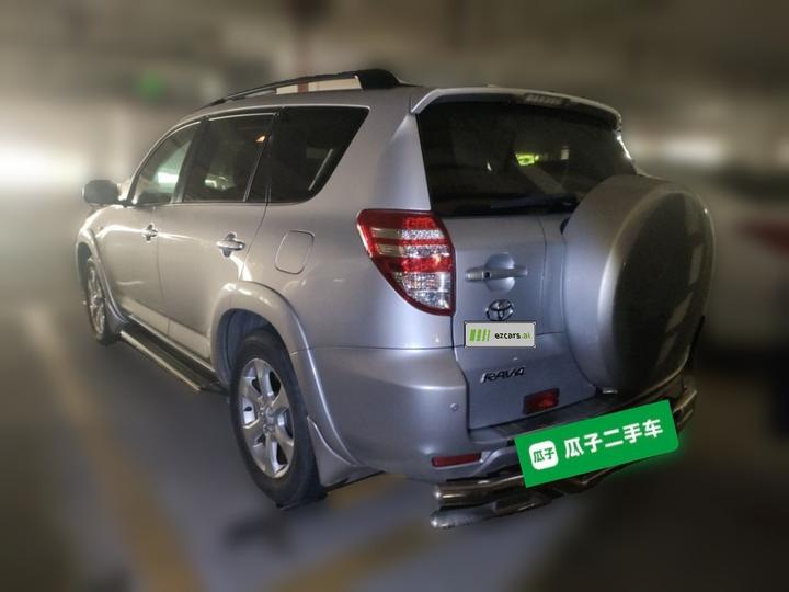 RAV4 2010 2.4L AT Luxury Upgraded photo 4