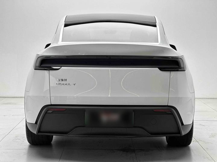 Model Y 2025 RWD photo 5