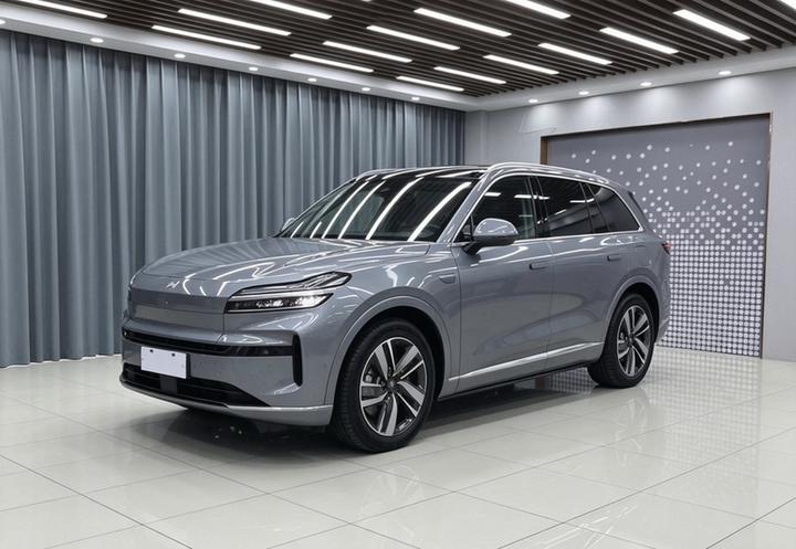 L90 2025 Ultra 6-Seater 60