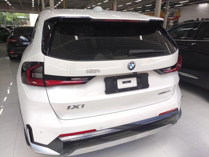 iX1 2023 eDrive25L X Design Package photo 3