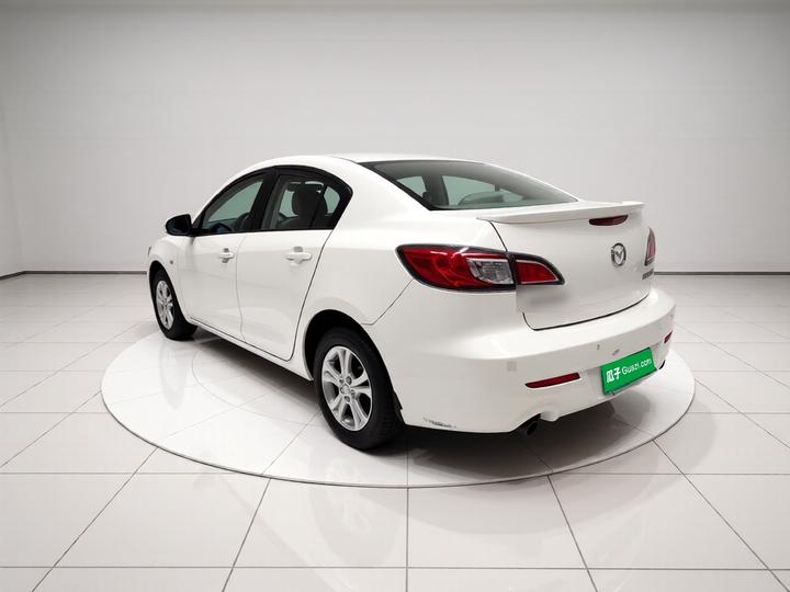 3 2013 Sedan 1.6L AT Elite photo 4