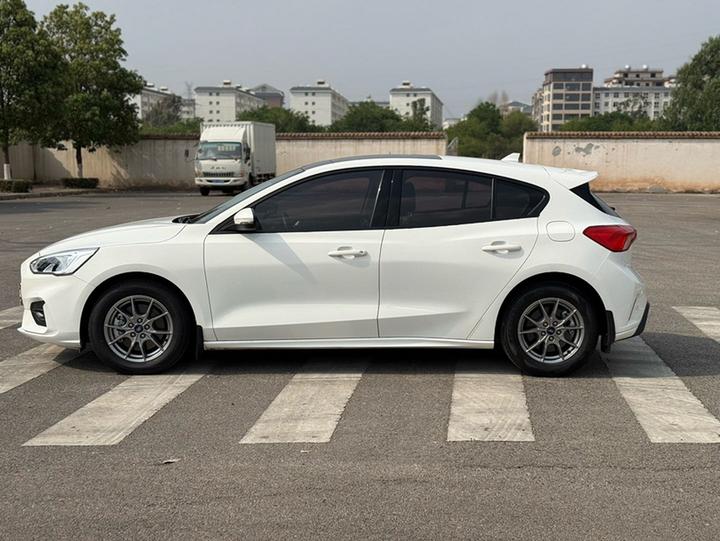 Focus 2020 Hatchback EcoBoost 180 AT photo 3