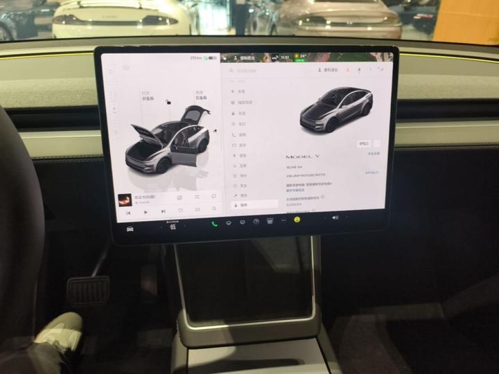Model Y 2025 RWD photo 8
