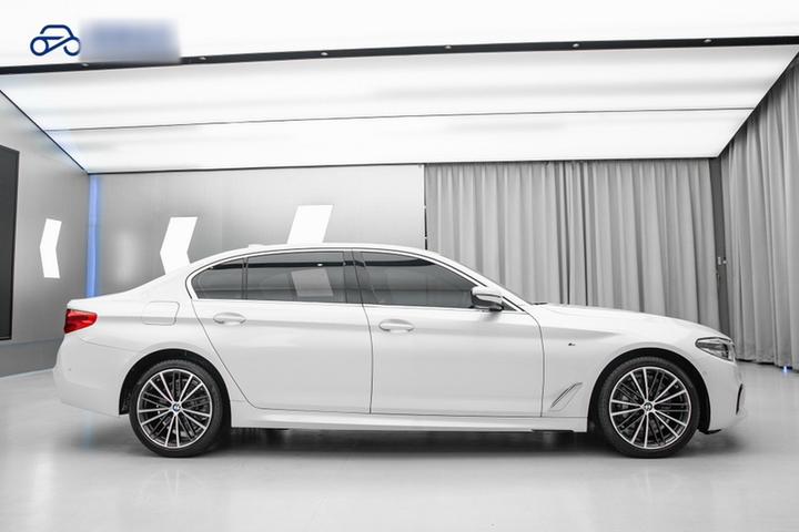 5 Series 2020 530Li Leading M Sport Package photo 4