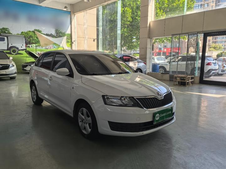 Rapid Spaceback 2014 1.6L AT photo 3