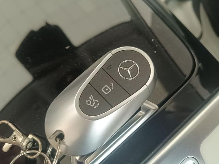 EQE SUV 2024 500 4MATIC Luxury photo 8