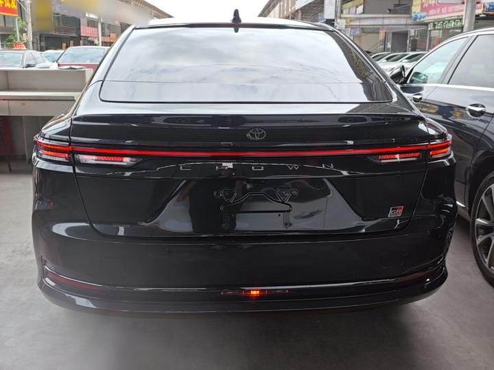 Crown Imported 2024 2.5L Supreme photo 3