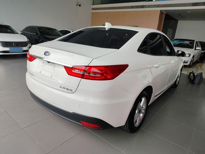 Escort 2019 Facelift 1.5L AT China VI photo 6