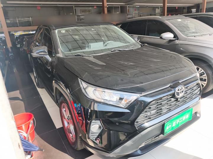 RAV4 2022 2.0L CVT RWD Plus photo 3