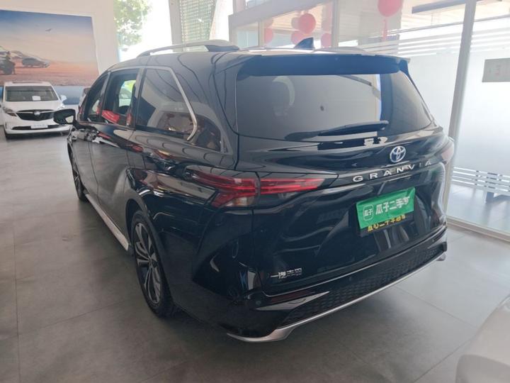 Granvia 2023 2.5L Hybrid Premium PLUS photo 4