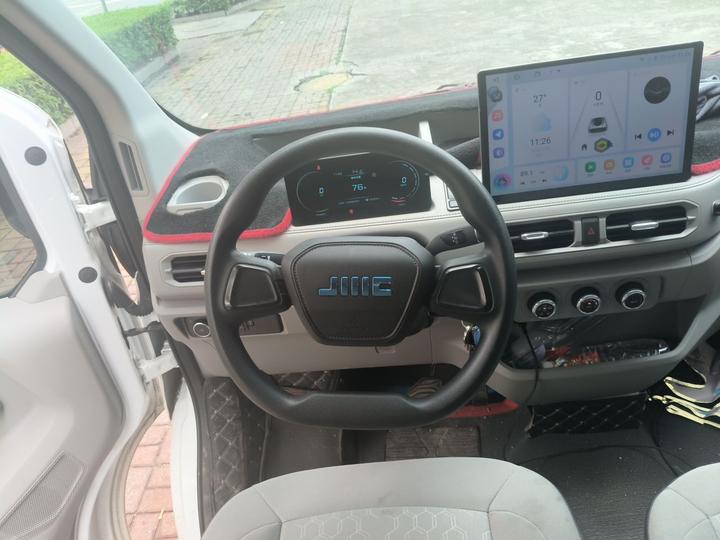 E 2025 41.86kwh Short Wheelbase photo 3
