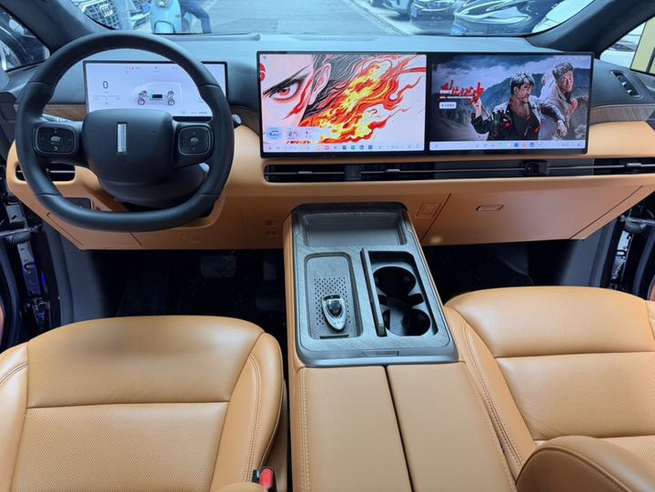 2025 AWD 8 photo 4