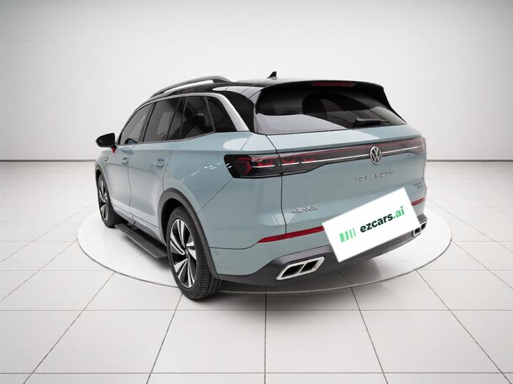 2023 380TSI AWD R-Line photo 4