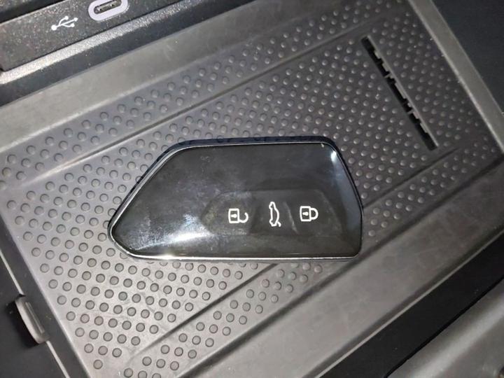 2024 380TSI AWD R-Line photo 8