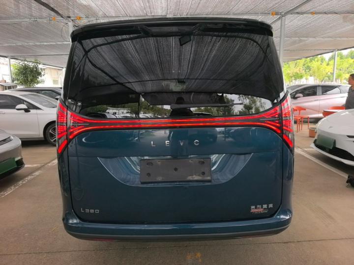 L380 2024 140 6-Seater AWD Ultra photo 3