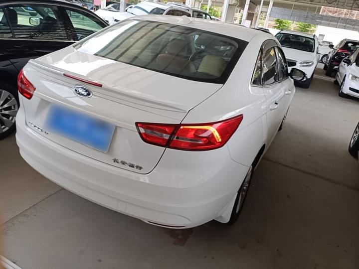 Escort 2015 1.5L AT Comfort photo 4