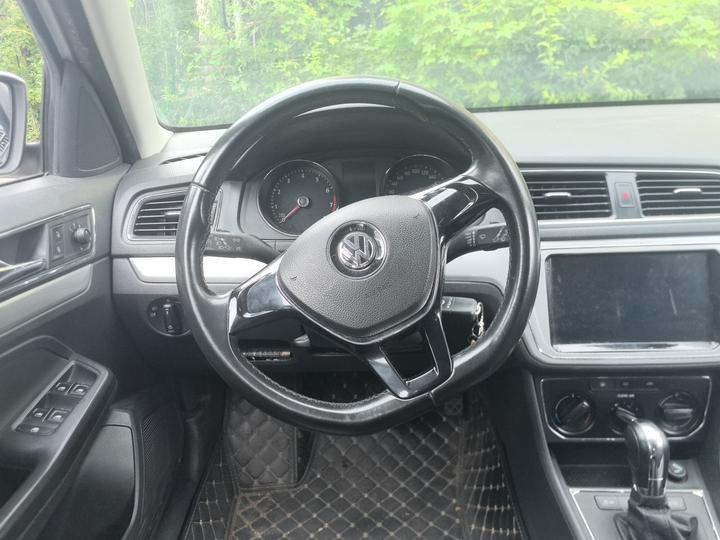 2015 1.6L AT Comfort photo 3