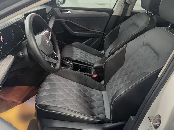 Sagitar 2025 300TSI DSG Excellence photo 8