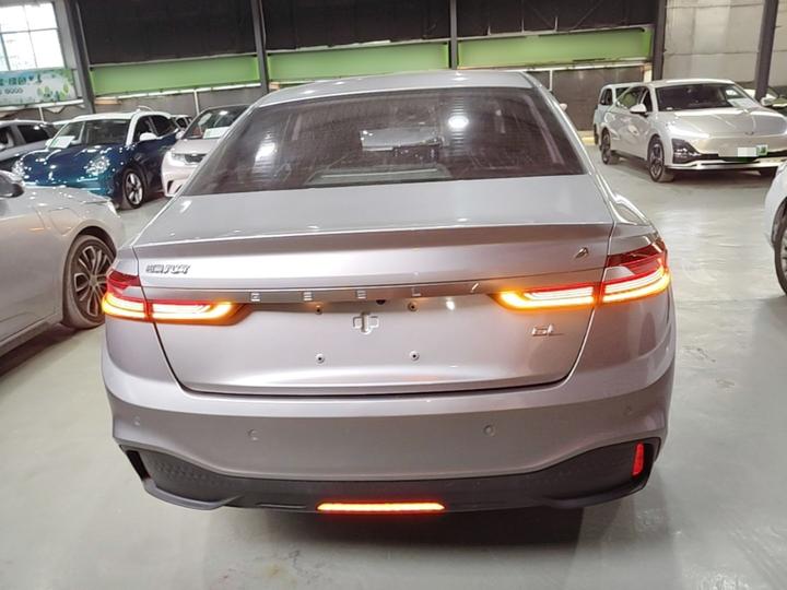 A 2019 Standard Range photo 3