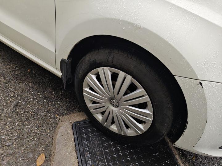 Polo 2016 1.6L AT Comfort photo 8