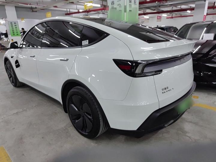 Model Y 2025 RWD photo 4