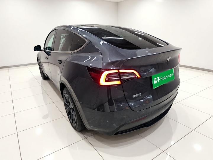 Model Y 2024 RWD photo 4
