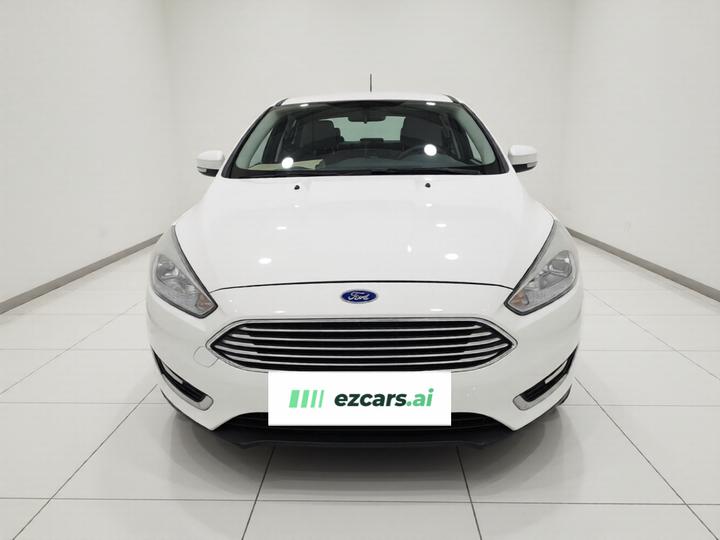 Focus 2015 Sedan EcoBoost 125 AT photo 2