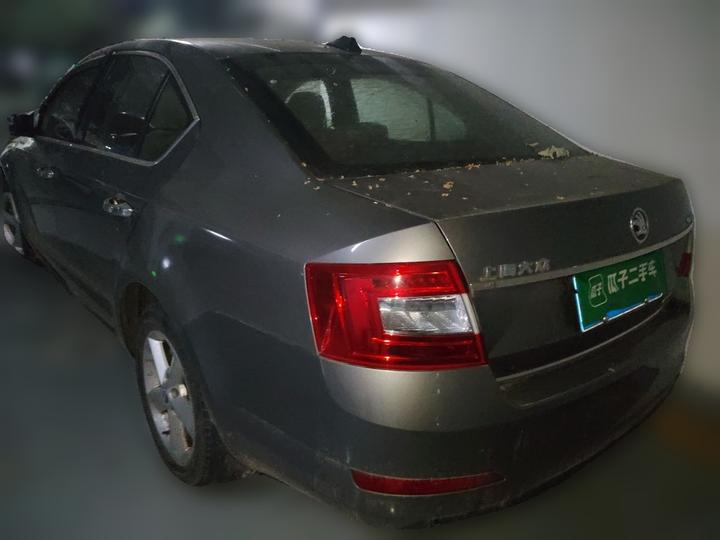 Octavia 2015 1.6L MT photo 4