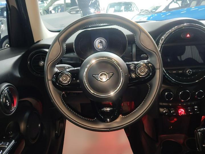 2021 1.5T COOPER 5-Door photo 6