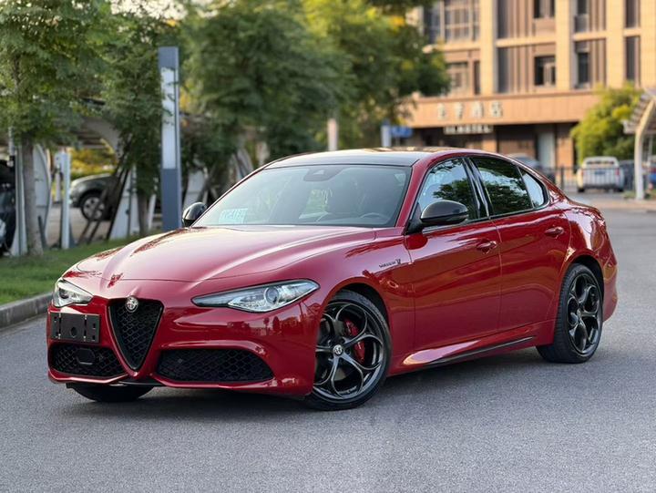 Alfa Romeo Giulia 2021 2.0T 280HP Veloce Ti