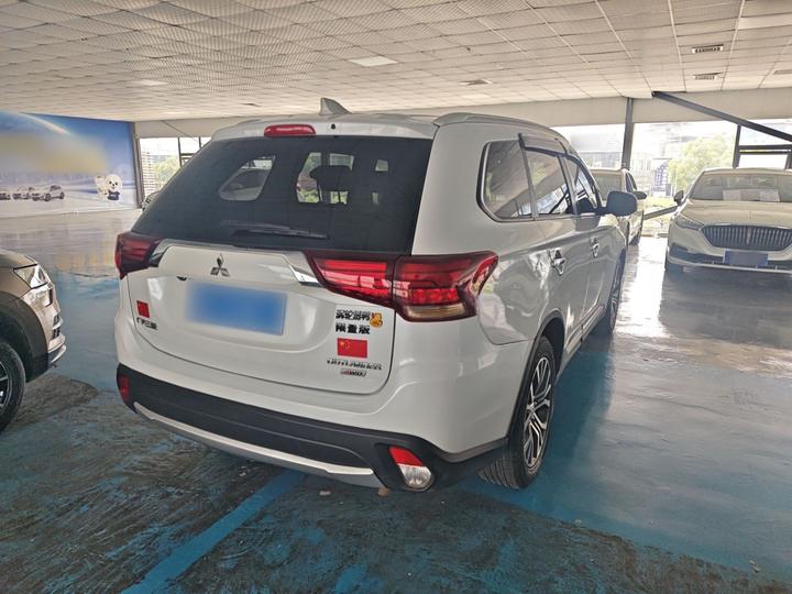Outlander 2018 2.0L RWD Honor 5-Seater photo 4