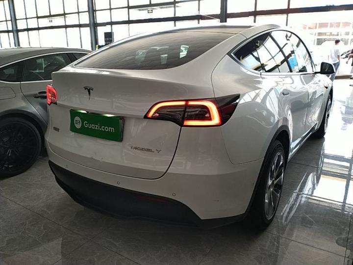 Model Y 2021 Standard Range RWD photo 4