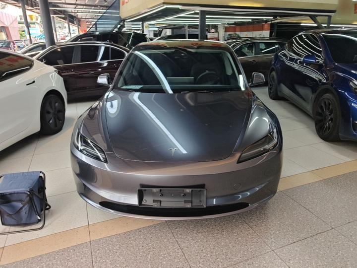 Model 3 2023 RWD photo 2