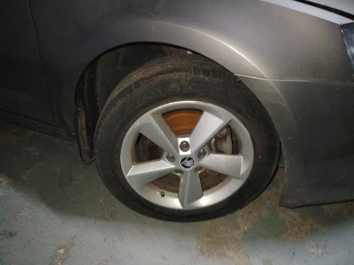 Octavia 2015 1.6L MT photo 8