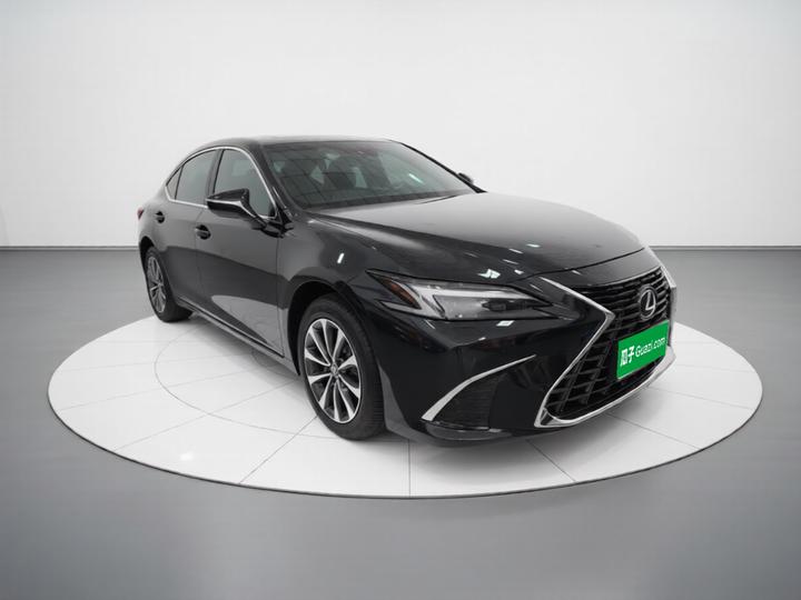 ES 2025 300h Exclusive photo 3