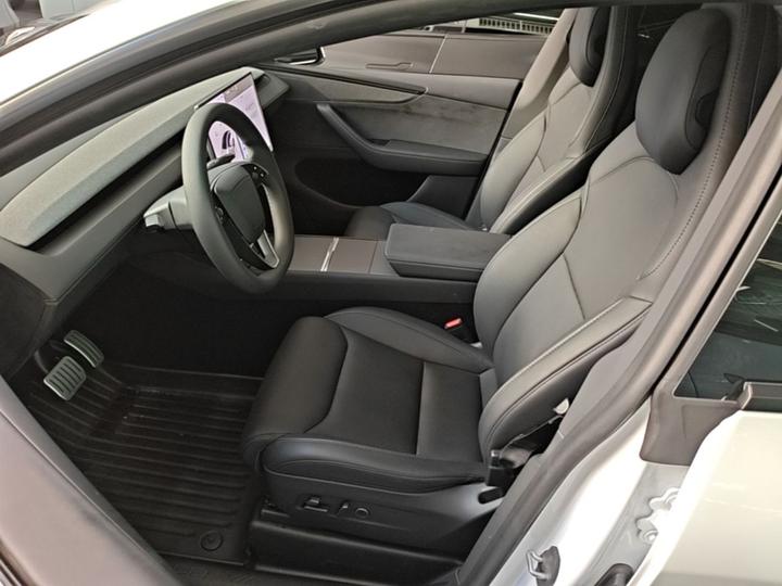 Model Y L 2025 Long Range AWD photo 6