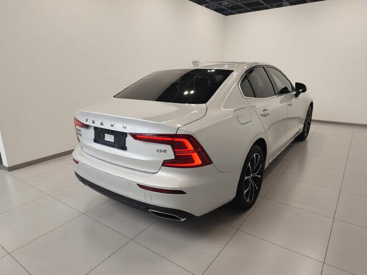 S60 2022 B4 Luxury photo 6