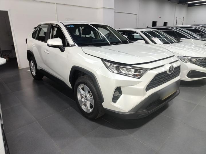 RAV4 2021 2.0L CVT RWD photo 3