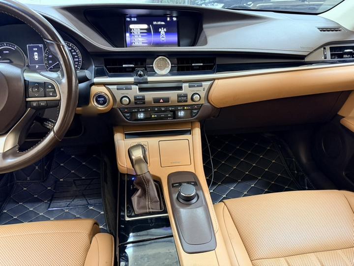 ES 2015 300h Comfort photo 5