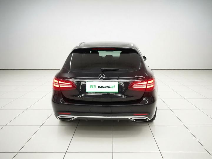 GLC 2018 Facelift GLC 300 4MATIC Dynamic photo 3