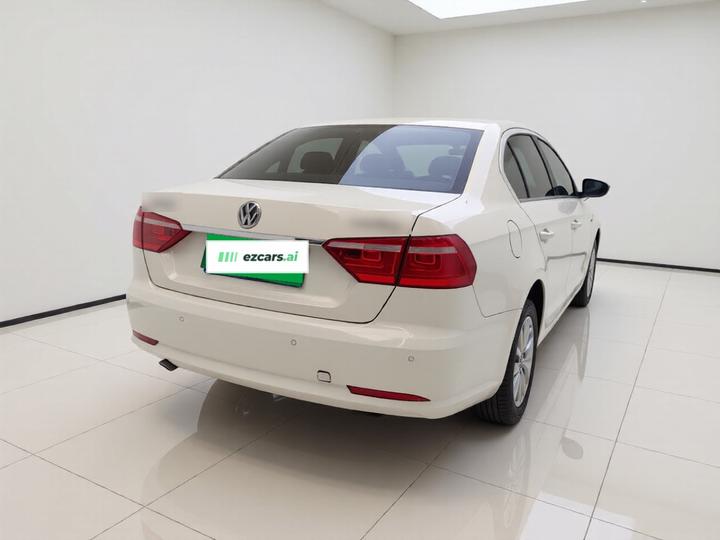 Lavida 2013 Facelift Classic 1.6L MT Comfort photo 6