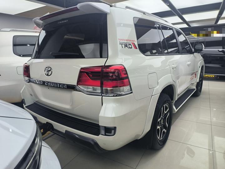 Land Cruiser Parallel Import photo 4