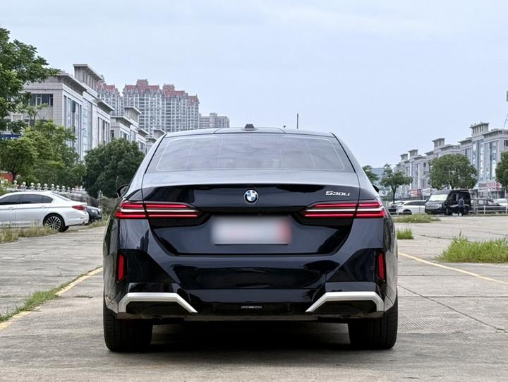 5 Series 2025 530Li Exclusive M Sport Package photo 7